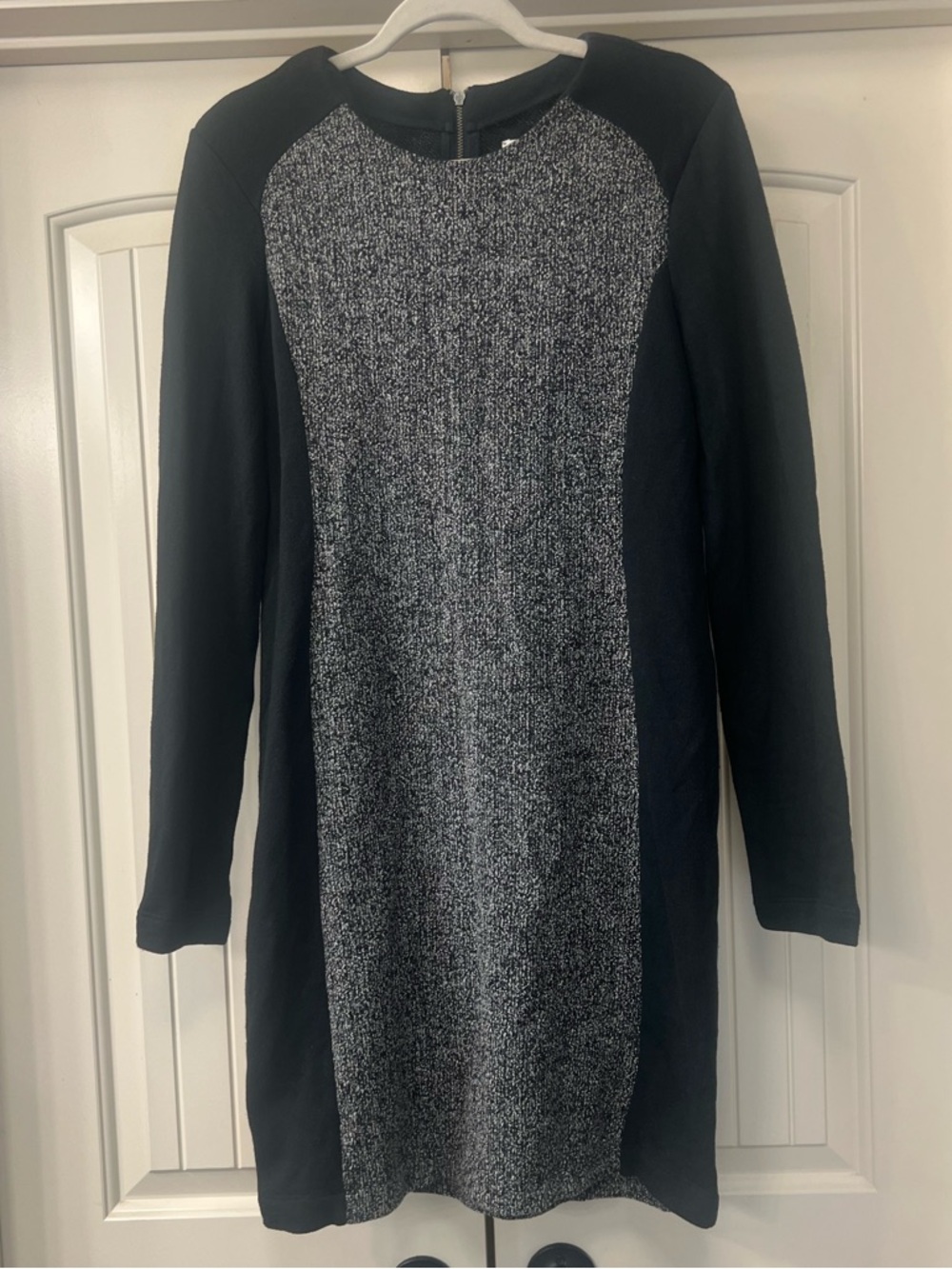 Lou & Grey Black Long-Sleeve Colorblock Shift  Sweater Dress-Medium